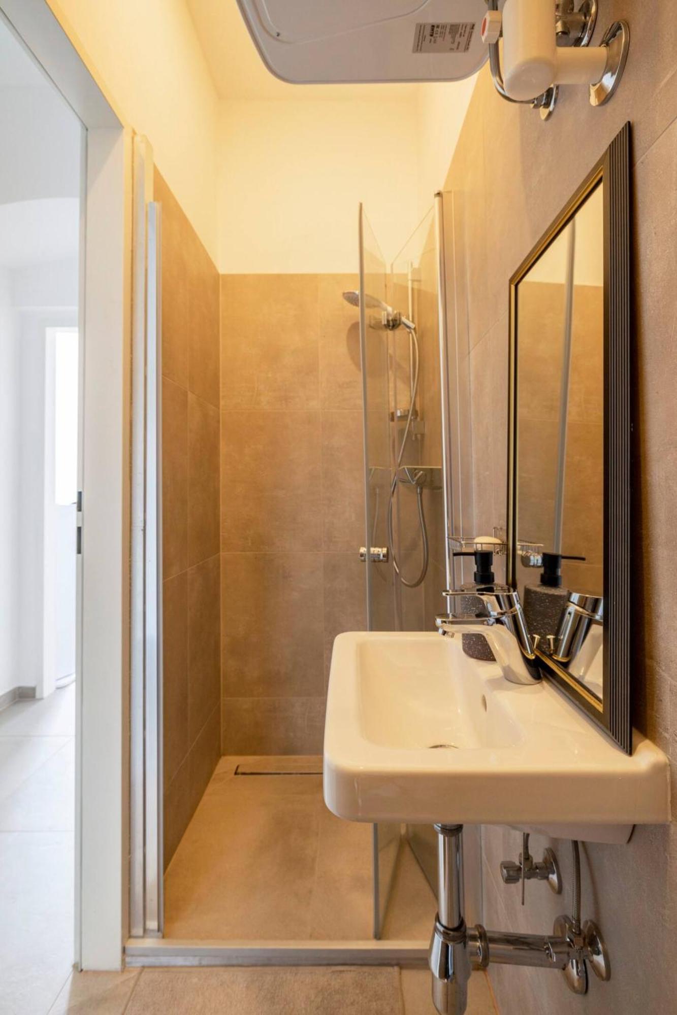 Apartment Near Schoenbrunn & Metro فيينا المظهر الخارجي الصورة