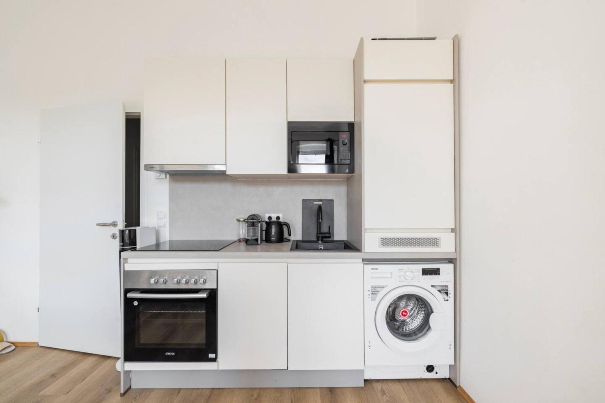 Apartment Near Schoenbrunn & Metro فيينا المظهر الخارجي الصورة